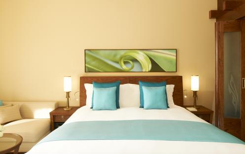 Sofitel Dubai The Palm-Luxury Room Bed details_7555